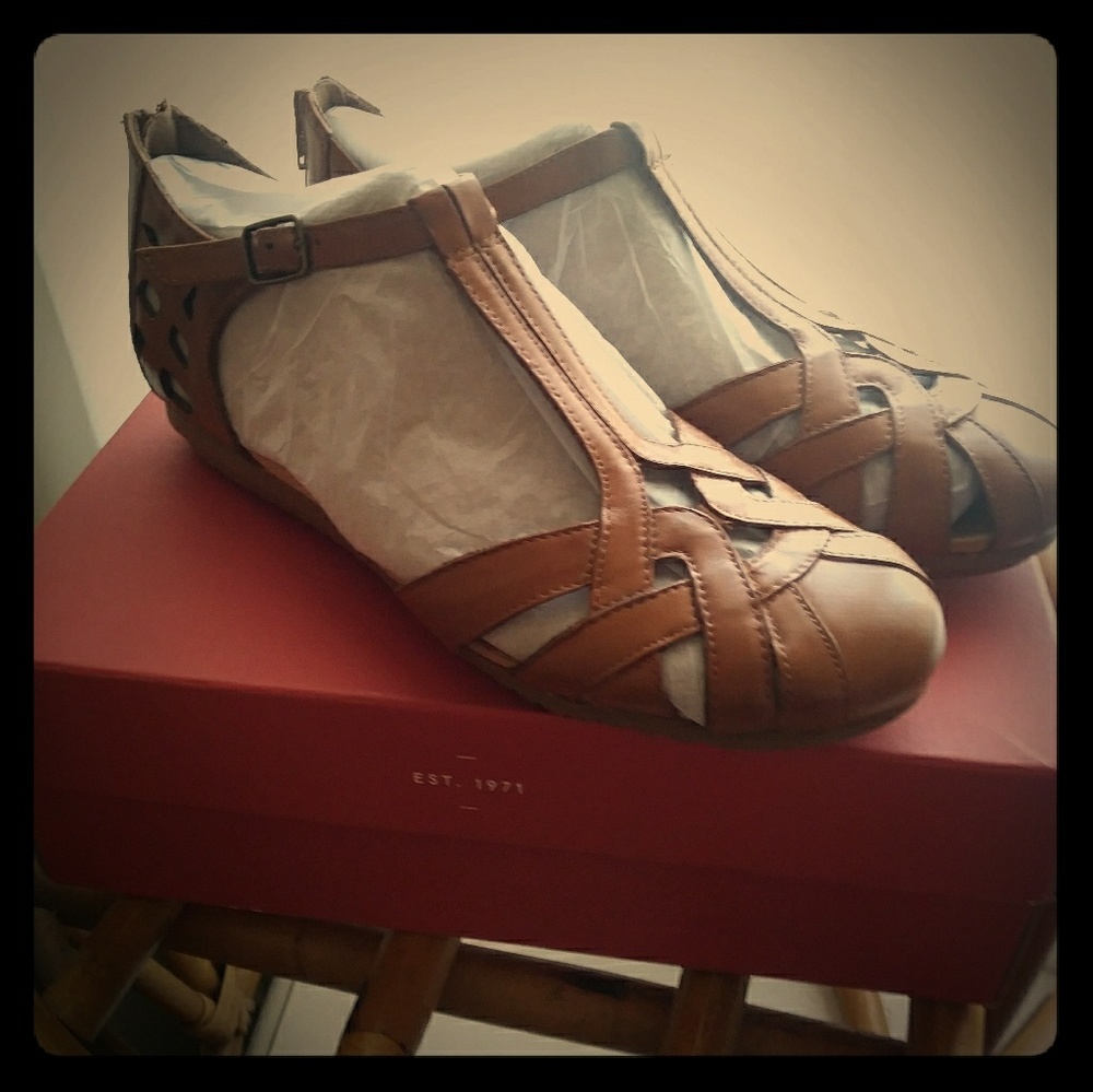 Women's NEW IN BOX 9.5 Rockport Ireland Sandal